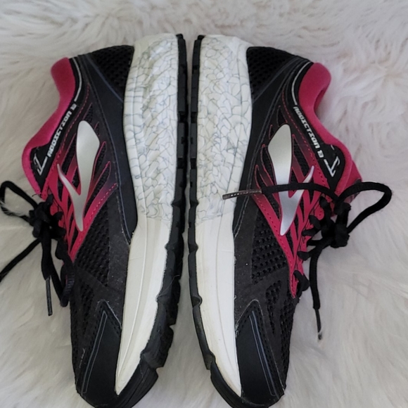 Brooks Addiction 13 running shoes size 7.5 wide - Picture 3 of 8